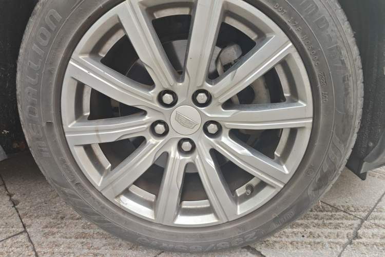 Used Cadillac XT4 2018 28T Two-Wheel Drive Leading Version Right Front Wheel Hub