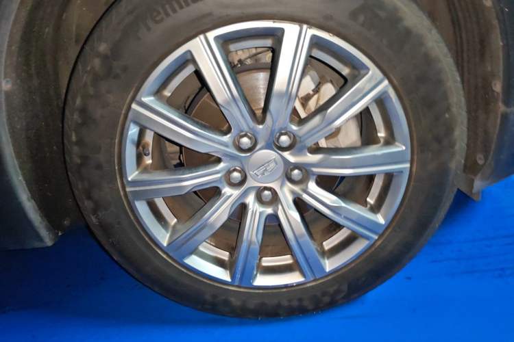 Used Cadillac XT4 2018 28T Two-Wheel Drive Leading Version Right Front Wheel Hub
