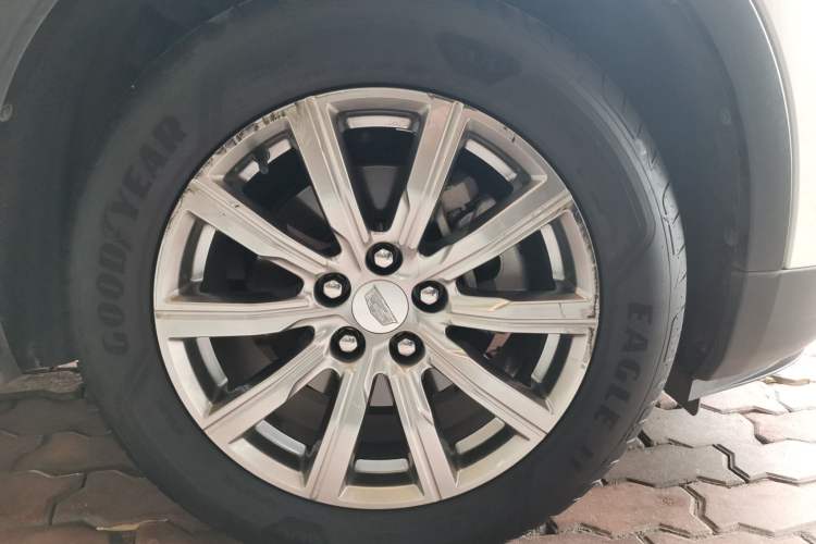 Used Cadillac XT4 2018 28T Two-Wheel Drive Leading Version Right Front Wheel Hub