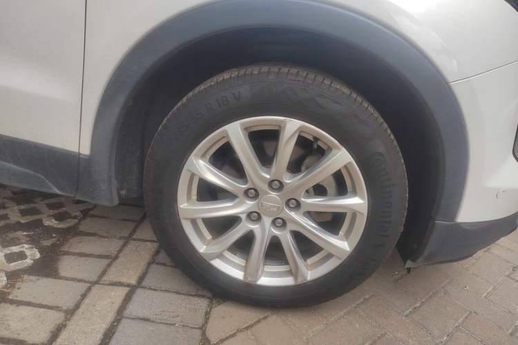 Used Cadillac XT4 2018 28T Two-Wheel Drive Tech Version Right Front Wheel Hub