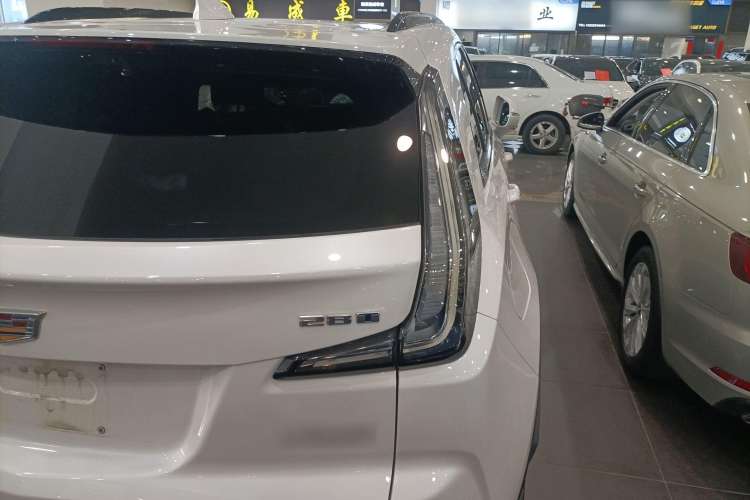 Used Cadillac XT4 2018 28T 4x4 Platinum Sport Edition Right Rear Taillight