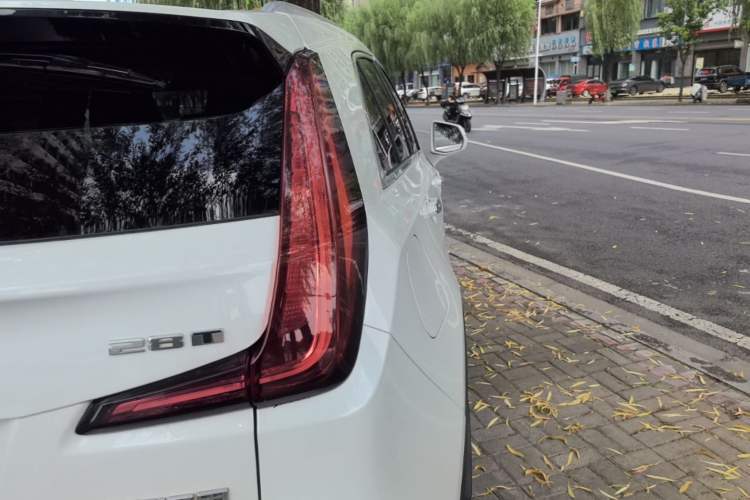 Used Cadillac XT4 2018 28T Two-Wheel Drive Tech Version Right Rear Taillight