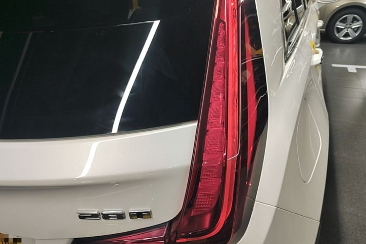 Used Cadillac XT4 2018 28T Two-Wheel-Drive Luxury Model Right Rear Taillight