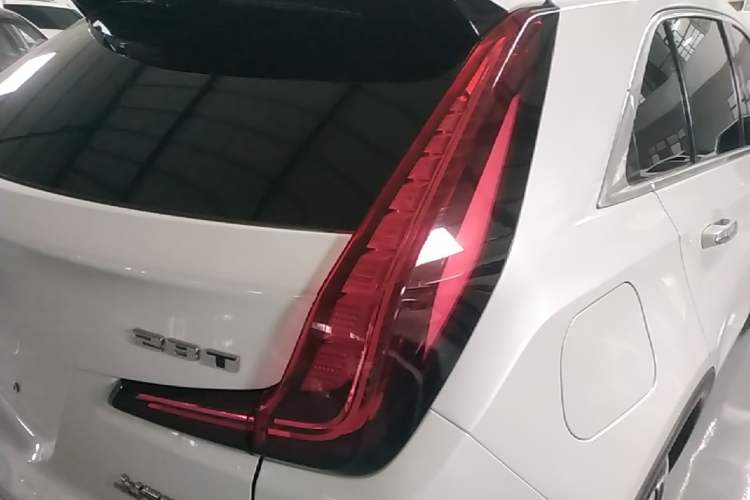 Used Cadillac XT4 2018 28T Two-Wheel Drive Tech Version Right Rear Taillight
