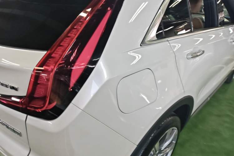 Used Cadillac XT4 2018 28T 4x4 Platinum Edition Right Rear Taillight