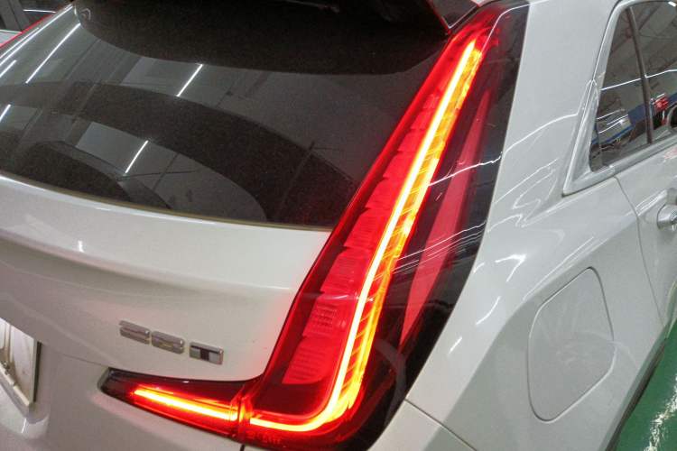 Used Cadillac XT4 2018 28T Two-Wheel Drive Leading Version Right Rear Taillight