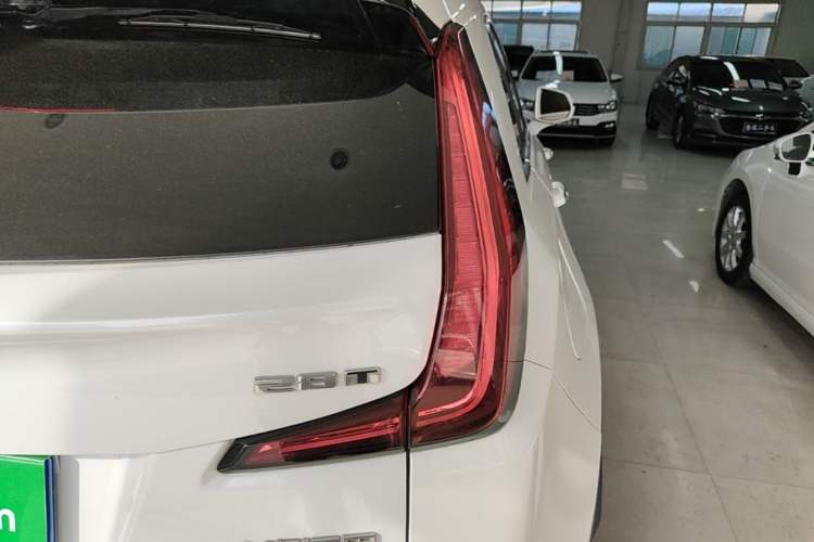 Used Cadillac XT4 2018 28T Two-Wheel Drive Tech Version Right Rear Taillight