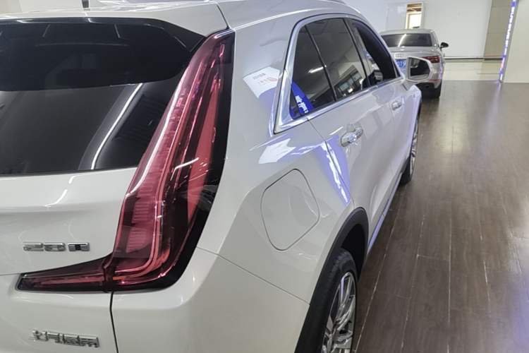 Used Cadillac XT4 2018 28T 4x4 Platinum Edition Right Rear Taillight