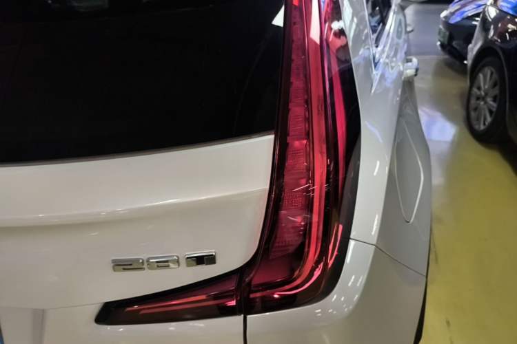 Used Cadillac XT4 2018 28T Two-Wheel-Drive Luxury Model Right Rear Taillight