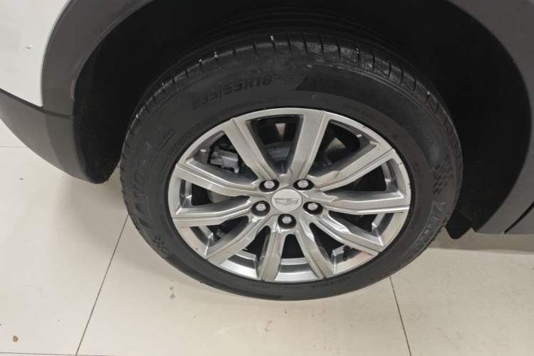 Used Cadillac XT4 2018 28T Two-Wheel Drive Leading Version Right Rear Wheel Hub