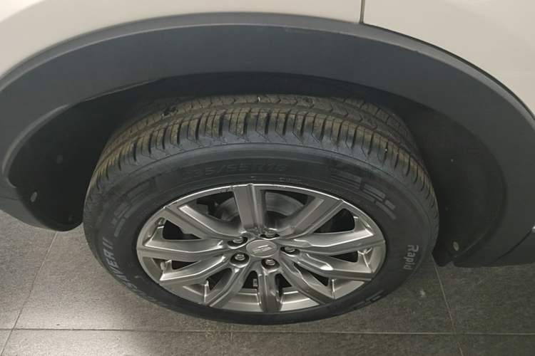 Used Cadillac XT4 2018 28T Two-Wheel-Drive Luxury Model Right Rear Wheel Hub