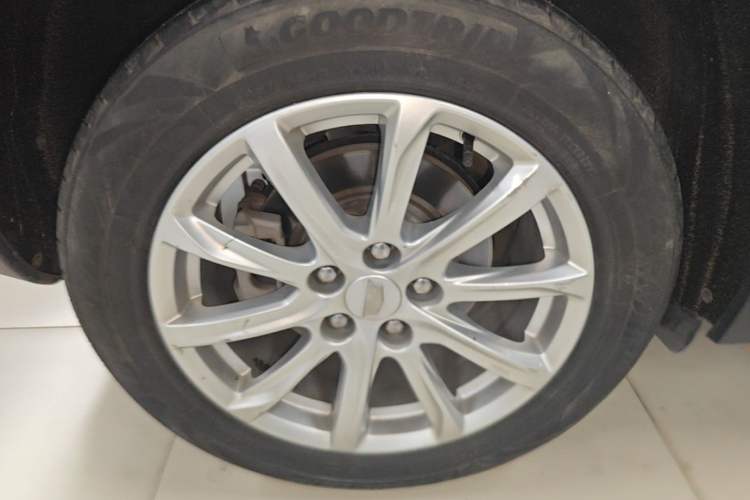 Used Cadillac XT4 2018 28T Two-Wheel Drive Tech Version Right Rear Wheel Hub