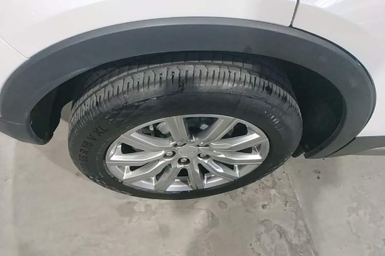 Used Cadillac XT4 2018 28T Two-Wheel Drive Leading Version Right Rear Wheel Hub