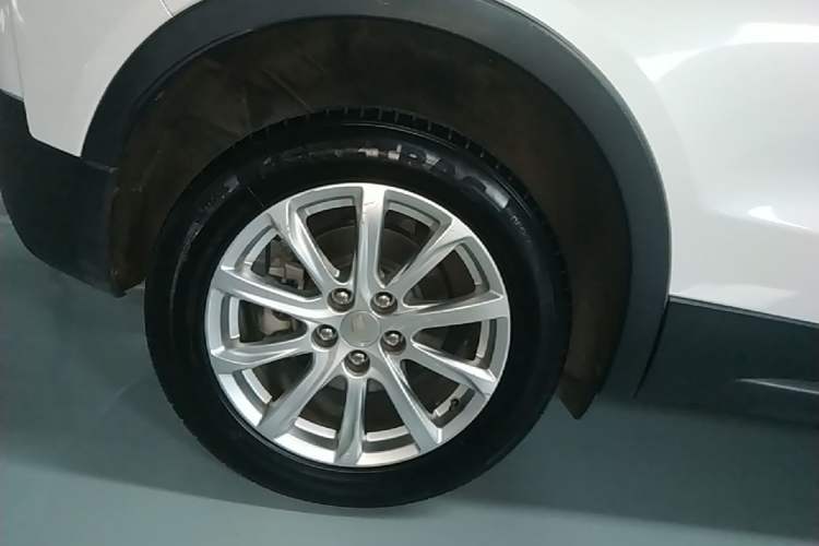 Used Cadillac XT4 2018 28T Two-Wheel Drive Tech Version Right Rear Wheel Hub