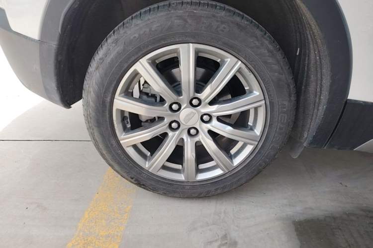 Used Cadillac XT4 2018 28T Two-Wheel-Drive Luxury Model Right Rear Wheel Hub
