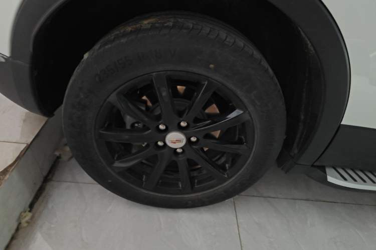 Used Cadillac XT4 2018 28T Two-Wheel Drive Tech Version Right Rear Wheel Hub