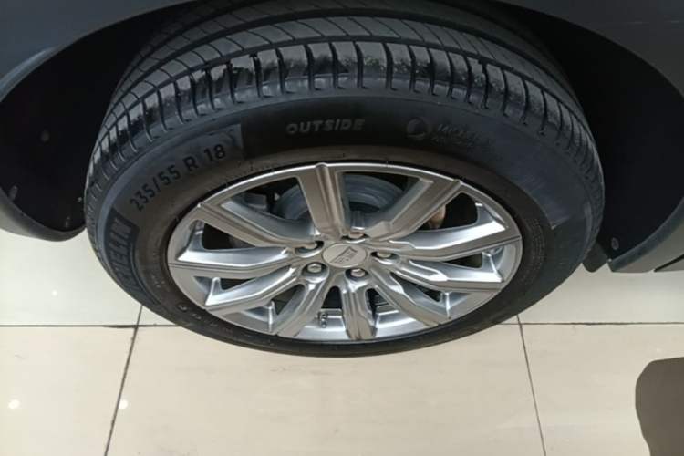 Used Cadillac XT4 2018 28T Two-Wheel-Drive Luxury Model Right Rear Wheel Hub