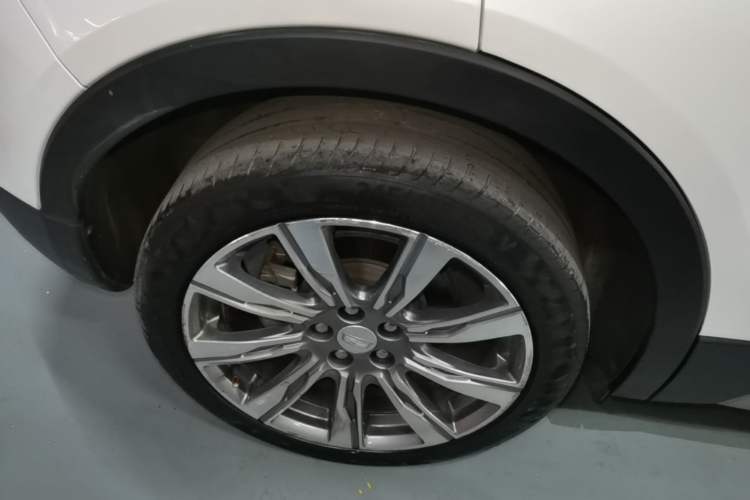 Used Cadillac XT4 2018 28T 4x4 Platinum Edition Right Rear Wheel Hub