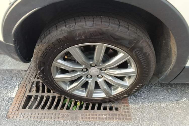 Used Cadillac XT4 2018 28T Two-Wheel Drive Leading Version Right Rear Wheel Hub