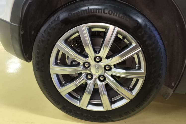 Used Cadillac XT4 2018 28T Two-Wheel-Drive Luxury Model Right Rear Wheel Hub