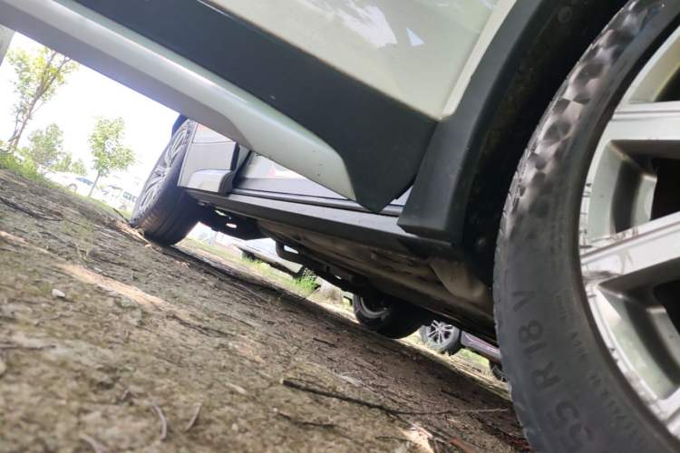 Used Cadillac XT4 2018 28T Two-Wheel Drive Leading Version Right Side Sill
