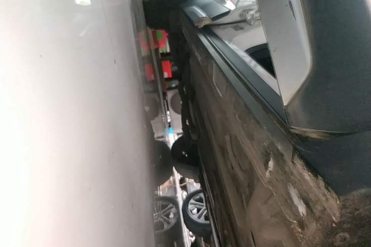 Used Cadillac XT4 2018 28T Two-Wheel Drive Leading Version Right Side Sill