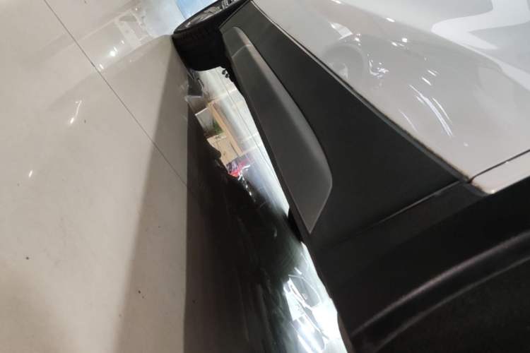 Used Cadillac XT4 2018 28T Four-Wheel Drive Leading Model Right Side Sill