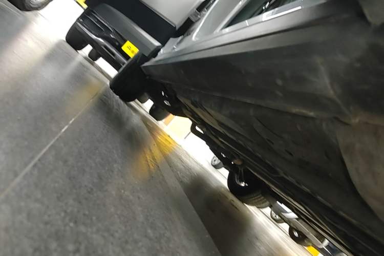 Used Cadillac XT4 2018 28T Two-Wheel-Drive Luxury Model Right Side Sill