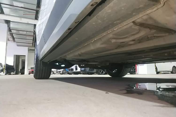 Used Cadillac XT4 2018 28T Two-Wheel Drive Leading Version Right Side Sill