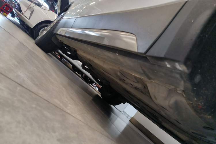 Used Cadillac XT4 2018 28T Two-Wheel Drive Leading Version Right Side Sill