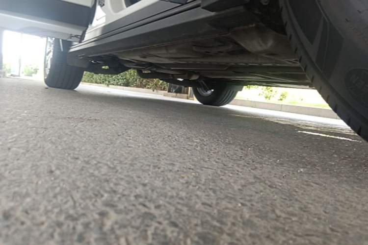 Used Cadillac XT4 2018 28T Two-Wheel-Drive Luxury Model Right Side Sill