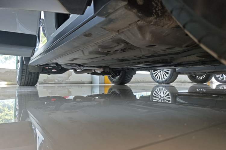 Used Cadillac XT4 2018 28T Two-Wheel Drive Leading Version Right Side Sill