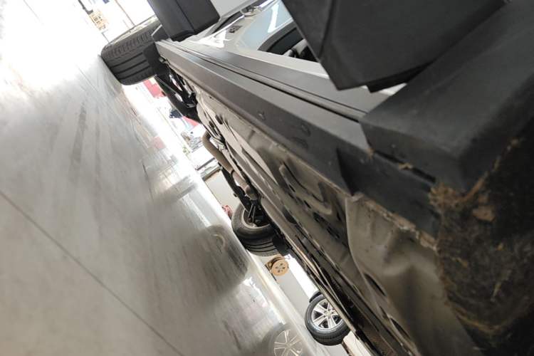 Used Cadillac XT4 2018 28T Two-Wheel Drive Tech Version Right Side Sill