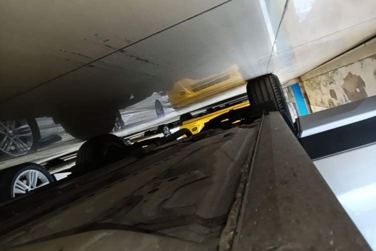 Used Cadillac XT4 2018 28T Two-Wheel-Drive Luxury Model Right Side Sill
