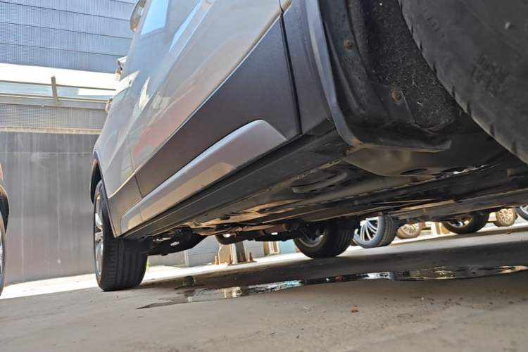 Used Cadillac XT4 2018 28T Two-Wheel Drive Leading Version Right Side Sill