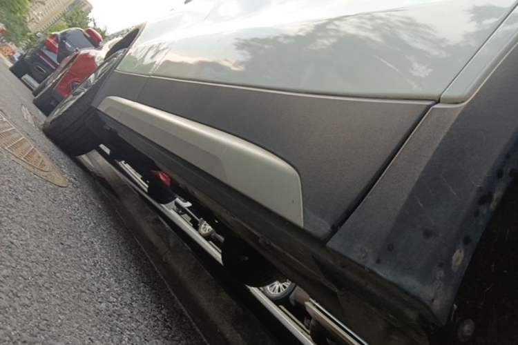 Used Cadillac XT4 2018 28T Two-Wheel Drive Leading Version Right Side Sill