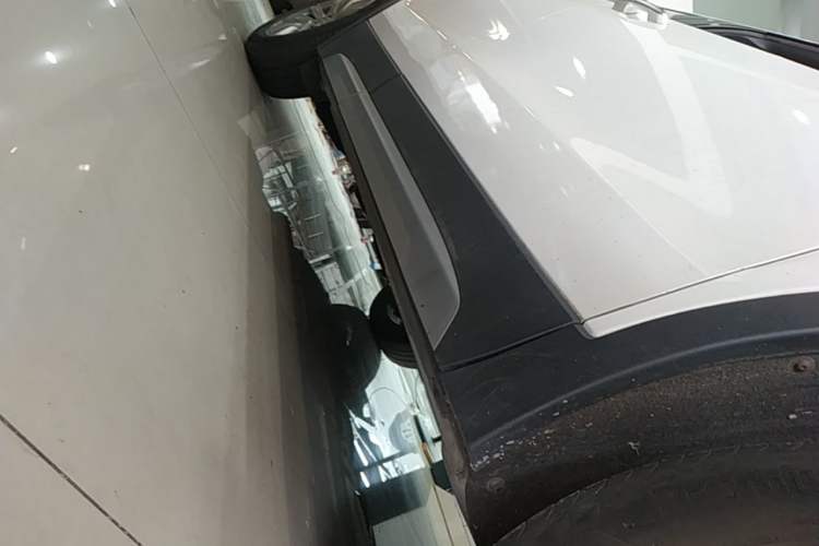 Used Cadillac XT4 2018 28T Two-Wheel Drive Leading Version Right Side Sill