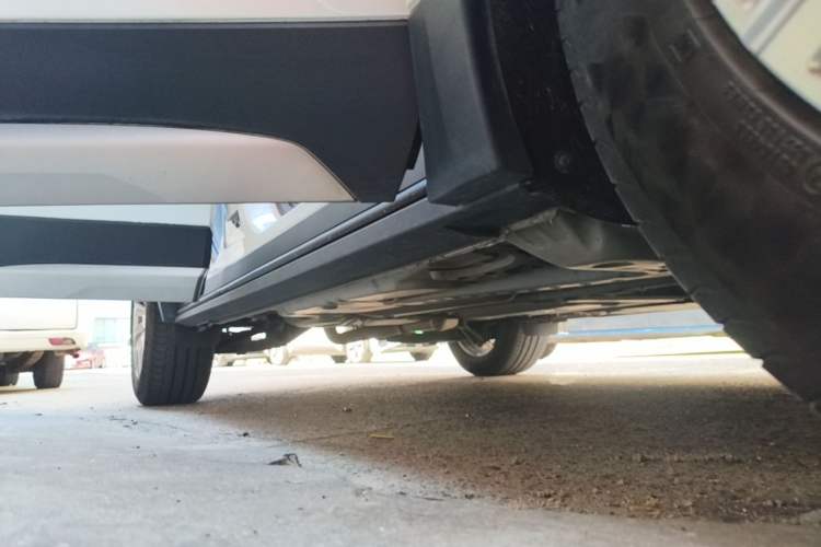 Used Cadillac XT4 2018 28T Two-Wheel Drive Leading Version Right Side Sill