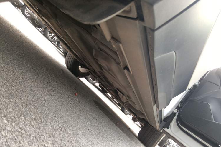 Used Cadillac XT4 2018 28T Two-Wheel Drive Tech Version Right Side Sill