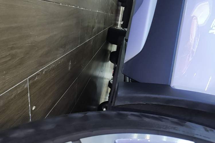 Used Cadillac XT4 2018 28T 4x4 Platinum Edition Right Side Sill