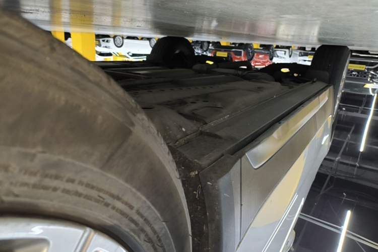 Used Cadillac XT4 2018 28T Two-Wheel Drive Leading Version Right Side Sill