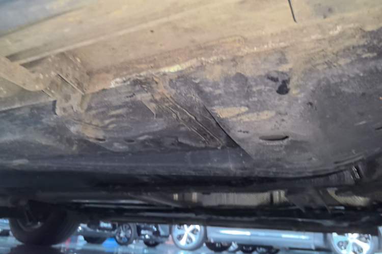 Used Cadillac XT4 2018 28T Two-Wheel Drive Leading Version Right Side Sill