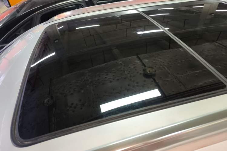 Used Cadillac XT4 2018 28T Two-Wheel-Drive Luxury Model Roof