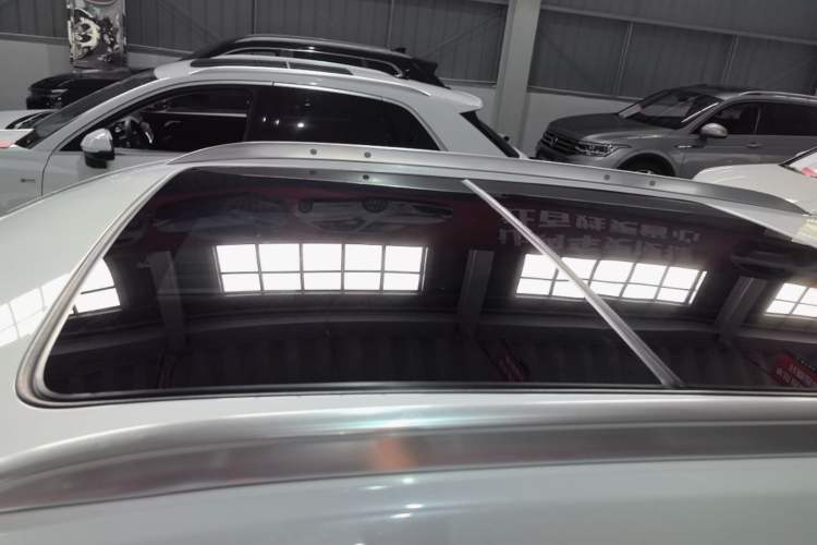 Used Cadillac XT4 2018 28T Two-Wheel Drive Leading Version Roof