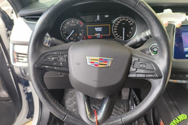 Used Cadillac XT4 2018 28T Two-Wheel-Drive Luxury Model Steering Wheel