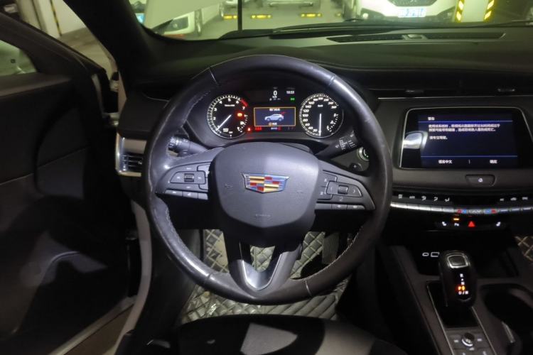Used Cadillac XT4 2018 28T Two-Wheel-Drive Luxury Model Steering Wheel