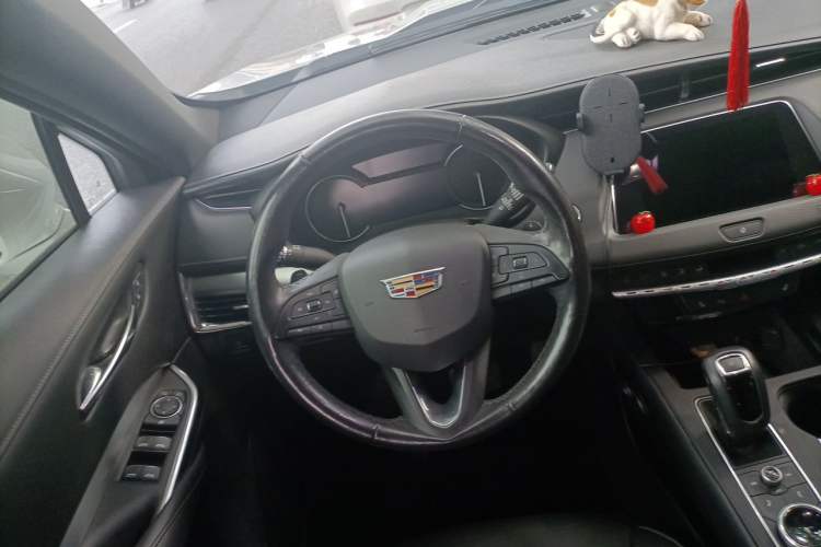 Used Cadillac XT4 2018 28T Two-Wheel-Drive Luxury Model Steering Wheel