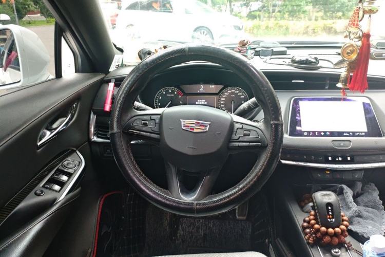 Used Cadillac XT4 2018 28T Two-Wheel Drive Luxury Sport Model Steering Wheel
