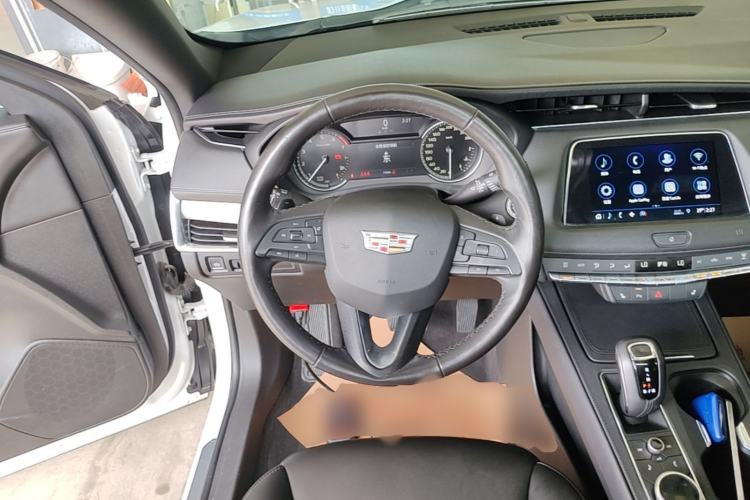 Used Cadillac XT4 2018 28T Two-Wheel-Drive Luxury Model Steering Wheel