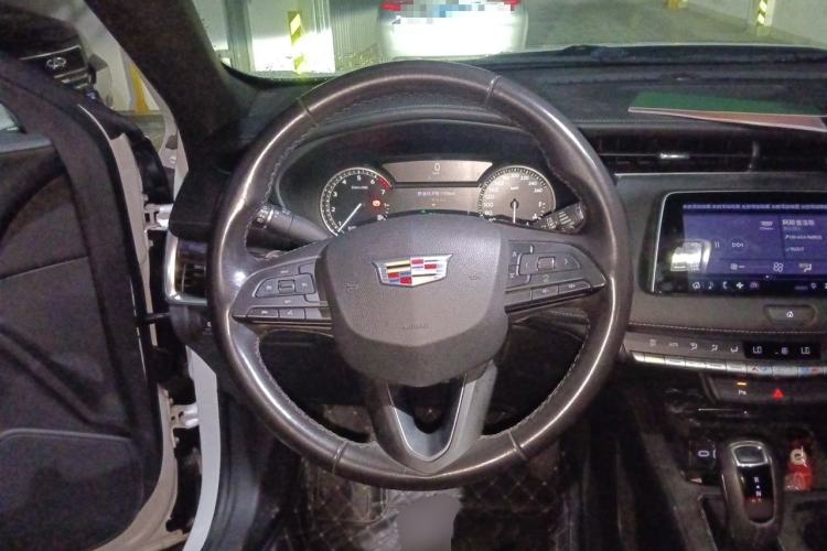 Used Cadillac XT4 2018 28T Two-Wheel Drive Tech Version Steering Wheel